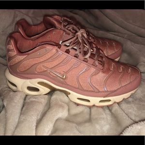 rose gold air max plus